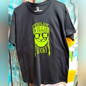 Feeling Willie Lucky. T-Shirt. Gildan. Large, Black